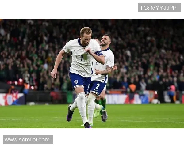 抱着鱼的足球球星是谁 细数球场上的奇葩瞬间与明星背后的故事